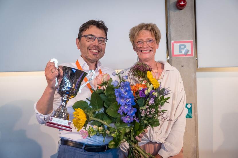 foto van de winnaar van de publieksprijs van de Verkiezing Handhaving en Toezicht