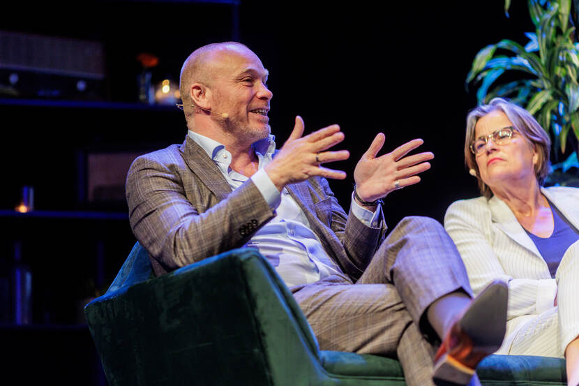 Hans Faber en Annemiek van Bolhuis met elkaar in gesprek